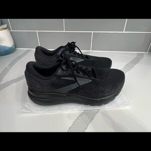 Brooks Women's Ghost 16 Running Shoes Black Size 8.5 Extra Wide.